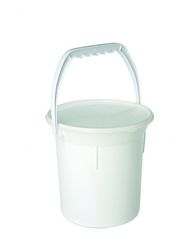 graduated bucket with lid